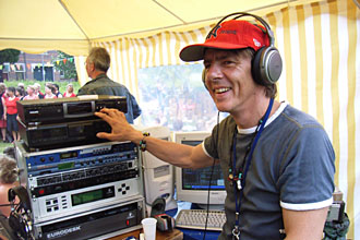 Jer als DJ  in het Afrika Festival 