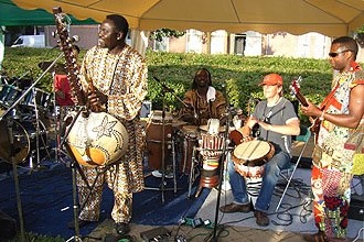 Baa Dala in het Afrika Festival